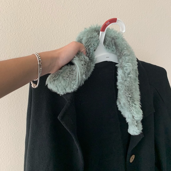 Cardigan black with fuzzy green collar - Picture 2 of 4